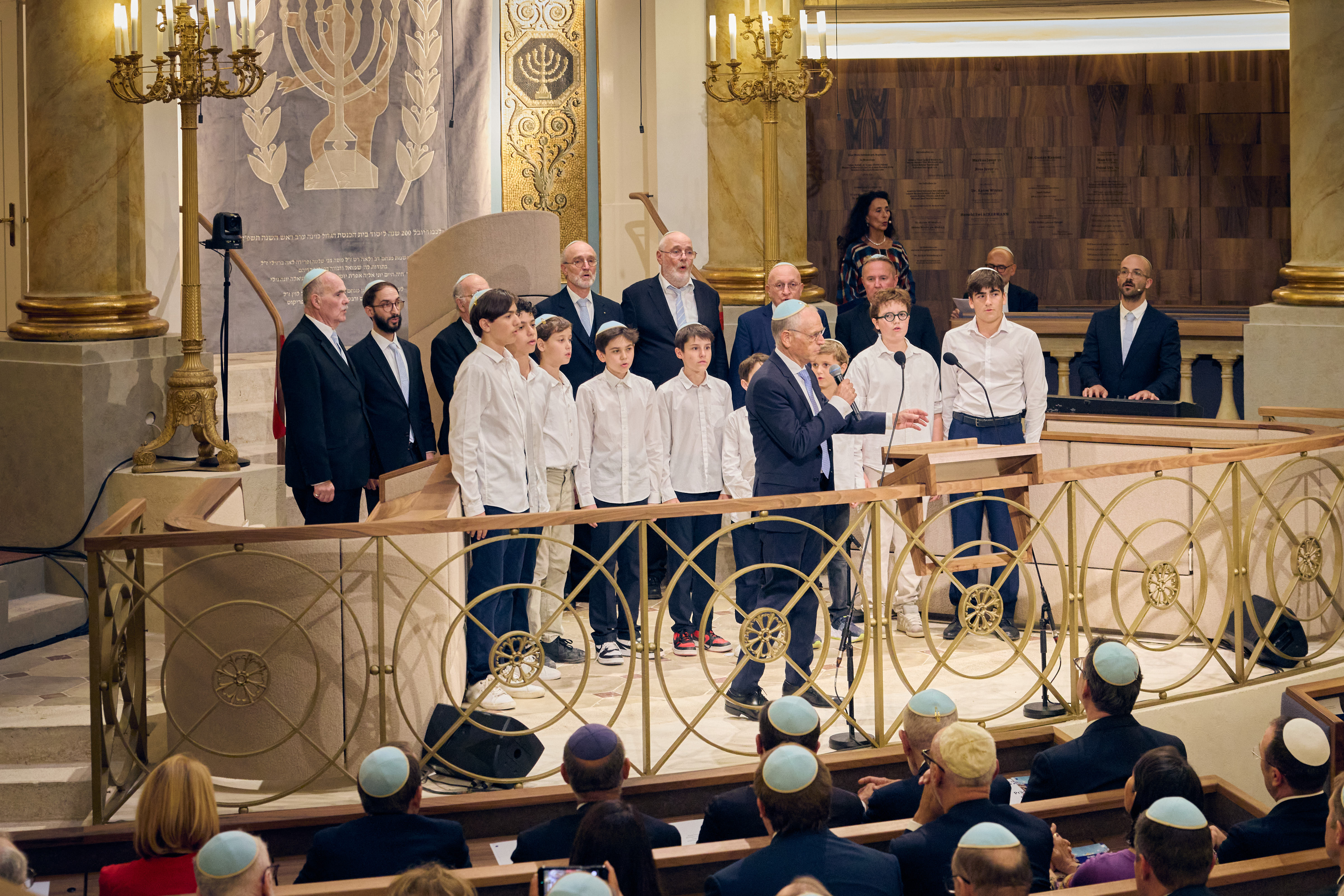 Oberkantor barzilai mit tempel und kinderchor 2